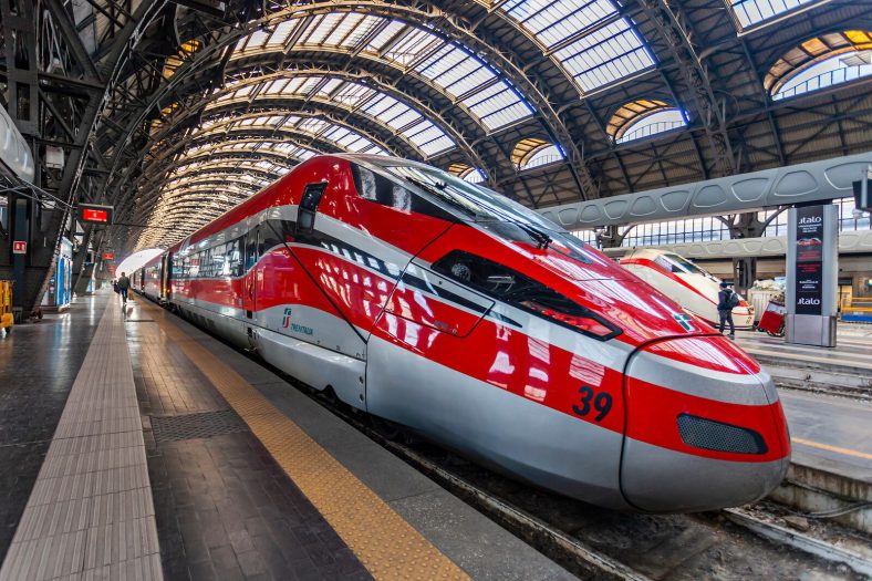 Kereta yang Melintasi Tiga Negara